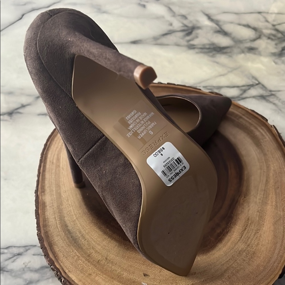 Elegant Brown Suede Pumps - Picture 3 of 3